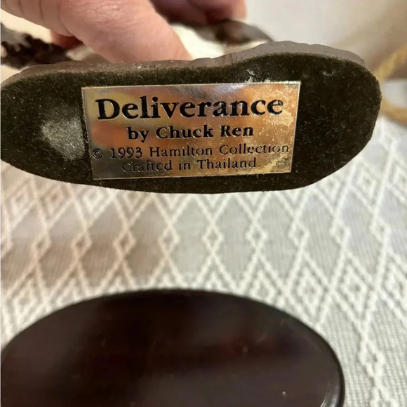 Deliverance Chuck Ren The Hamilton Collection, Bronze Statue 1993. Warrior. - Picture 4 of 9